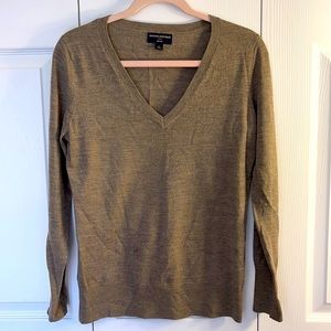 Banana Republic v-neck sweater tan gray gender fluid fashion